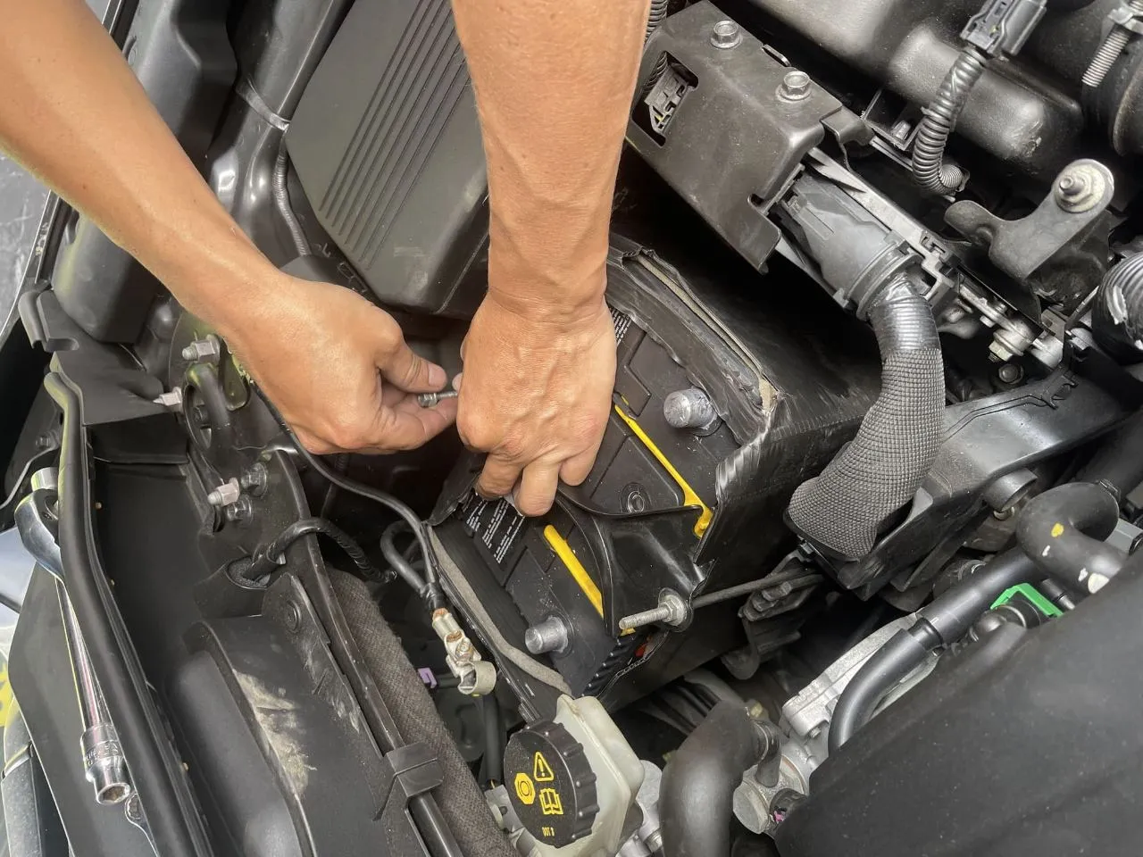 Instalación de batería en el motor