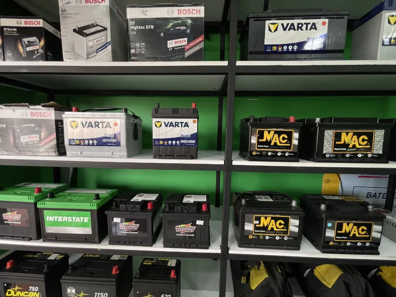 Baterías Varta Blue en estantería